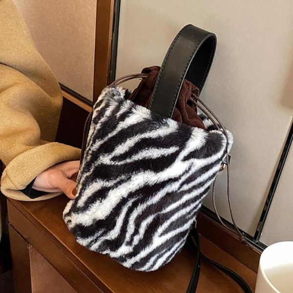 elegant female tote bucket bag 2021 winter new quality soft plush women's designer handbag zebra pattern shoulder messenger bag
elegant female tote bucket bag 2021 winter new quality soft plush women's designer handbag zebra pattern shoulder messenger bag