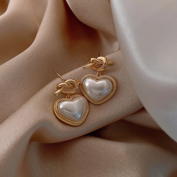 earrings new french metal knotting net red exquisite love pearl earrings trendy temperament design feeling bai da, Golden;silver
earrings new french metal knotting net red exquisite love pearl earrings trendy temperament design feeling bai da, Golden;silver