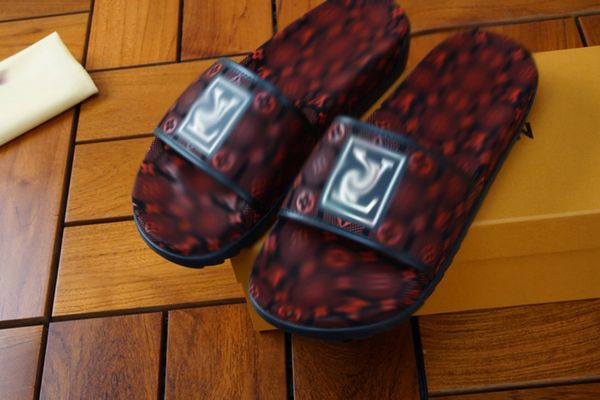 2021 slipper designer slide summer sandals fashion men beach indoor flat flip flops leather luxurys shoes mens slippers with box size 39-45, Black
2021 slipper designer slide summer sandals fashion men beach indoor flat flip flops leather luxurys shoes mens slippers with box size 39-45, Black