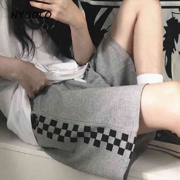 harajuku vintage streetwear plaid women short print hip hop jogger men summer loose elastic waist skateboard, White;black
harajuku vintage streetwear plaid women short print hip hop jogger men summer loose elastic waist skateboard, White;black