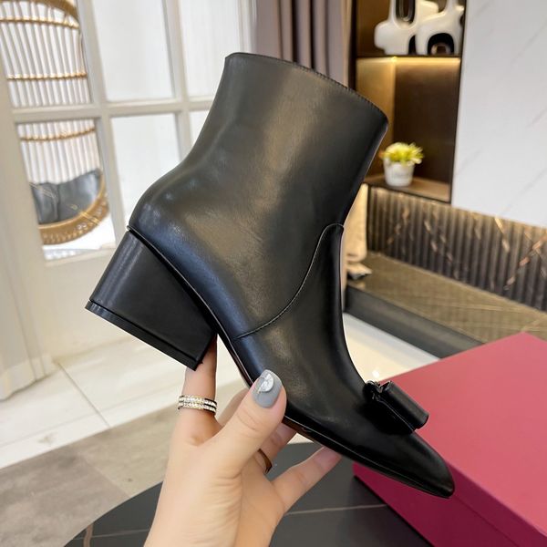 zipper rainy season luxury designer ankle boots female designer boot martin desert bottes rubber sole non-slip wear-resistant outsole classi, Black
zipper rainy season luxury designer ankle boots female designer boot martin desert bottes rubber sole non-slip wear-resistant outsole classi, Black