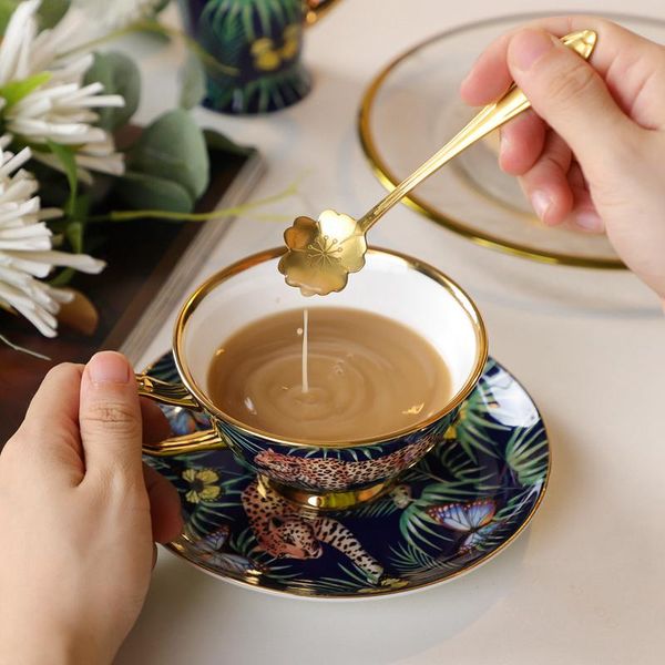 mugs retro bone china leopard forest cheetah ceramic coffee set teacup afternoon tea cup drinking home drinkware gift
mugs retro bone china leopard forest cheetah ceramic coffee set teacup afternoon tea cup drinking home drinkware gift