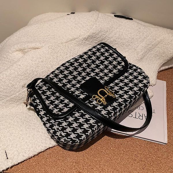 cross body year's bag 2021 women's autumn and winter versatile ins messenger one shoulder small square
cross body year's bag 2021 women's autumn and winter versatile ins messenger one shoulder small square