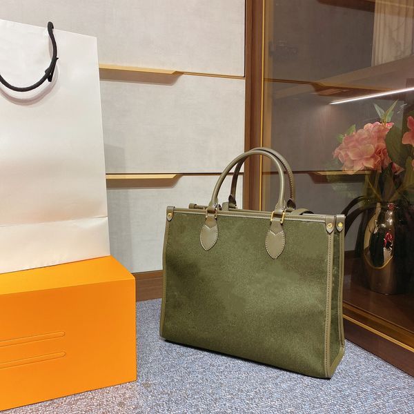 the latest series of stylequality package big bag handbag designer handbags bags heart wild luxury goods
the latest series of stylequality package big bag handbag designer handbags bags heart wild luxury goods