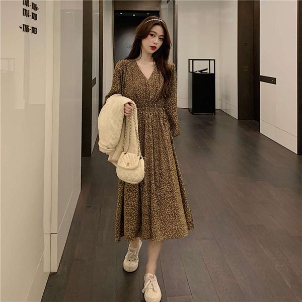 korean loose chiffon floral women's large 2021 spring new light mature fashion french pleated dress, Black;gray
korean loose chiffon floral women's large 2021 spring new light mature fashion french pleated dress, Black;gray