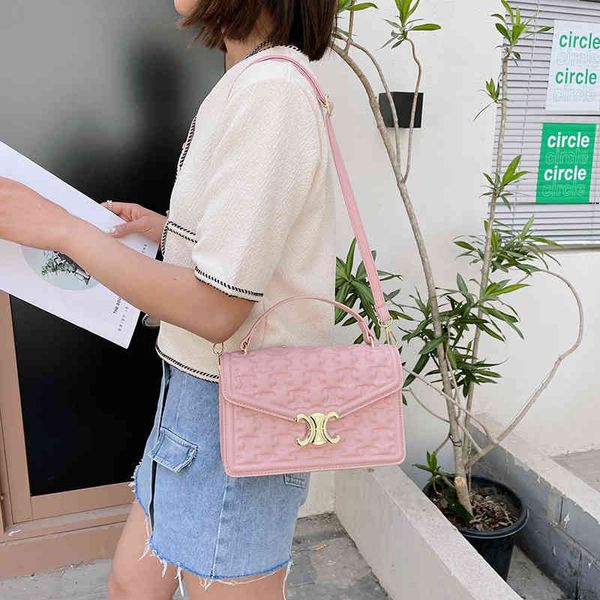 popular new embossed design women's bag triumphal arch lock small square texture fashion one shoulder messenger bag fashion purse_outle
popular new embossed design women's bag triumphal arch lock small square texture fashion one shoulder messenger bag fashion purse_outle