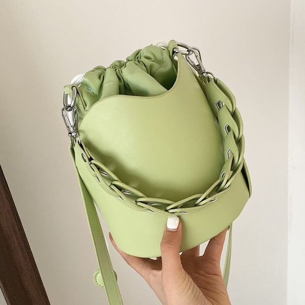 fashion ladies bucket bag designer lady woven handbag 2021 new high-quality pu leather solid color travel shoulder messenger bag
fashion ladies bucket bag designer lady woven handbag 2021 new high-quality pu leather solid color travel shoulder messenger bag
