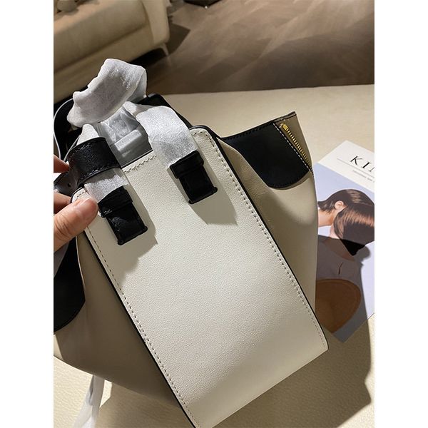 new pure leather deformation includes home color contrast large capacity storage bags, modern multi-purpose single shoulder bag batch
new pure leather deformation includes home color contrast large capacity storage bags, modern multi-purpose single shoulder bag batch