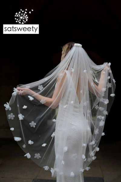bridal veils fingertip length ivory/white veil for flowers with pearl wedding comb, Black
bridal veils fingertip length ivory/white veil for flowers with pearl wedding comb, Black