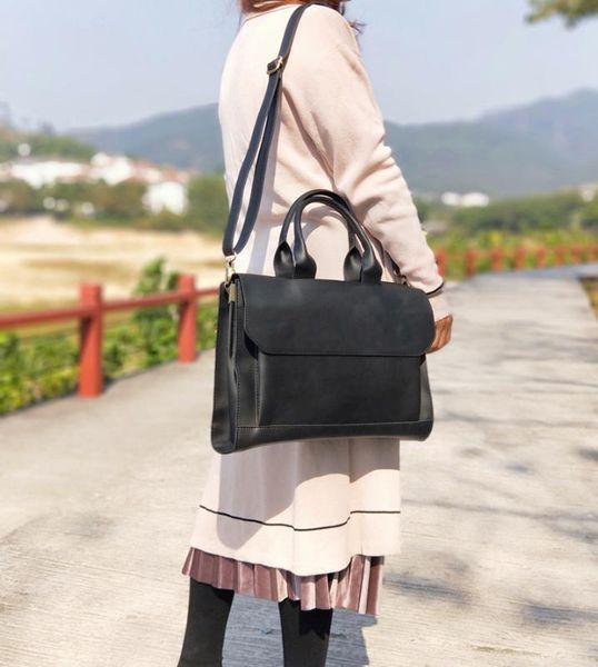 luxury handbags women designer shoulder men leather vintage crossbody bags for documents large capacity lapbriefcase2020 newest
luxury handbags women designer shoulder men leather vintage crossbody bags for documents large capacity lapbriefcase2020 newest