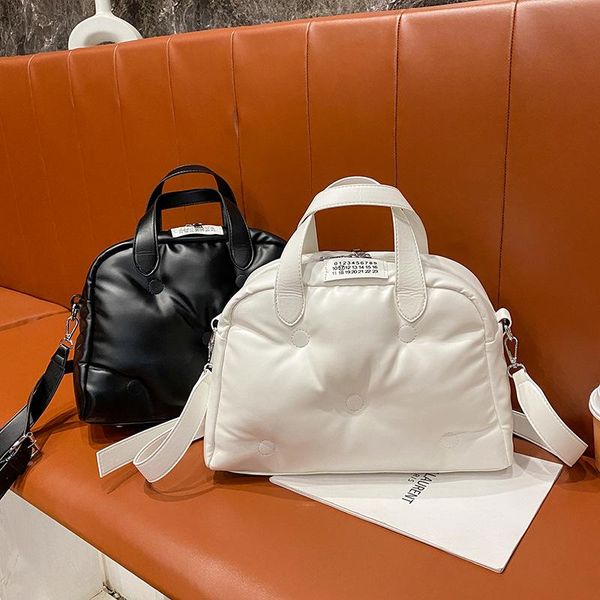 shoulder bags fashion portable cotton clothing bag 2021 niche design luxury high-end casual all-match messenger female
shoulder bags fashion portable cotton clothing bag 2021 niche design luxury high-end casual all-match messenger female