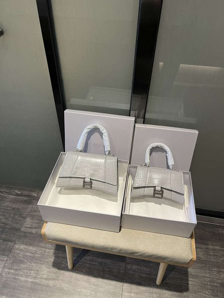 designers womens handbags 21ss latest hourglass bags catwalk style purses classic high-end hardware shoulder bag two sizes, multi-color link
designers womens handbags 21ss latest hourglass bags catwalk style purses classic high-end hardware shoulder bag two sizes, multi-color link
