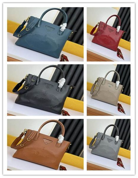 designer luxury women medium bags calf leather high gloss crocodile pattern shouler tote bag size:31*27*15
designer luxury women medium bags calf leather high gloss crocodile pattern shouler tote bag size:31*27*15