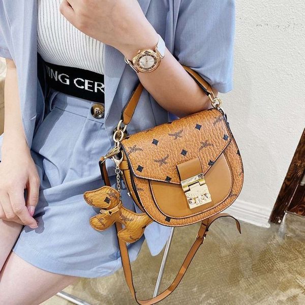 hbp luxury designerm family piggy 2020 new net red saddle half round cross one shoulder bag dog hanging
hbp luxury designerm family piggy 2020 new net red saddle half round cross one shoulder bag dog hanging