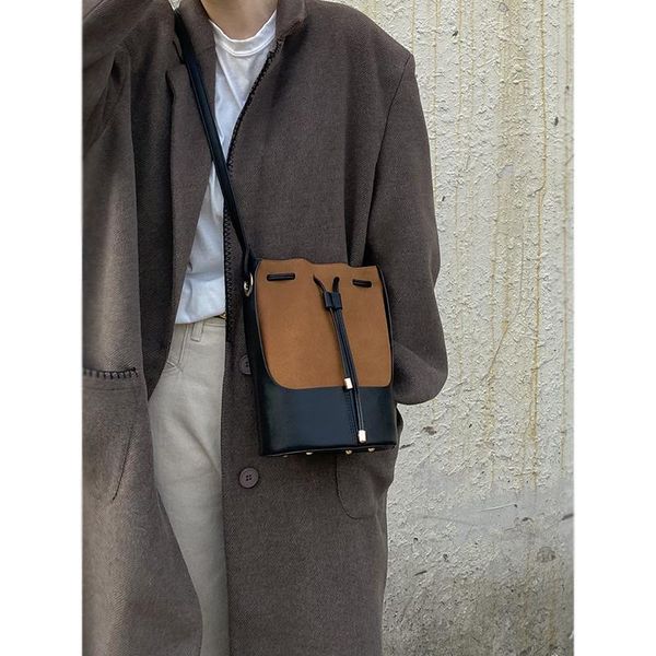 2021 new fashion bucket bag large capacity one shoulder crossbody pack casual splicing contrast leather d919
2021 new fashion bucket bag large capacity one shoulder crossbody pack casual splicing contrast leather d919