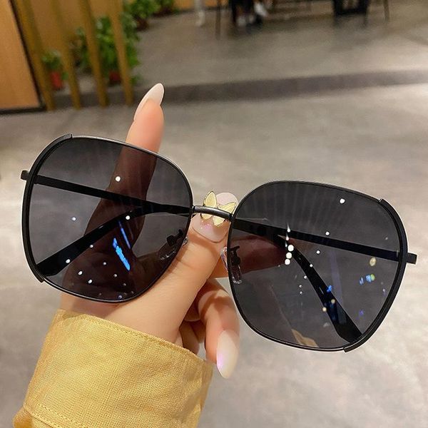 sunglasses refined rimless cut square for women fashion personality two-color web celebrity the same trend glasse, White;black
sunglasses refined rimless cut square for women fashion personality two-color web celebrity the same trend glasse, White;black