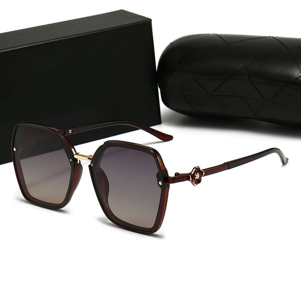 2021 brand design sunglasses women designer fashion metal sunglass vintage female male uv400 with box 5 style, White;black
2021 brand design sunglasses women designer fashion metal sunglass vintage female male uv400 with box 5 style, White;black