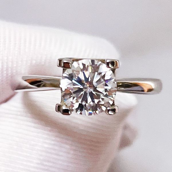 moissanite simple bull head 50 point 0.5ct 1ct 2ct 8 hearts and 8 arrows cut color d-f vvs 925 sterling silver diamond ring, Slivery;golden
moissanite simple bull head 50 point 0.5ct 1ct 2ct 8 hearts and 8 arrows cut color d-f vvs 925 sterling silver diamond ring, Slivery;golden
