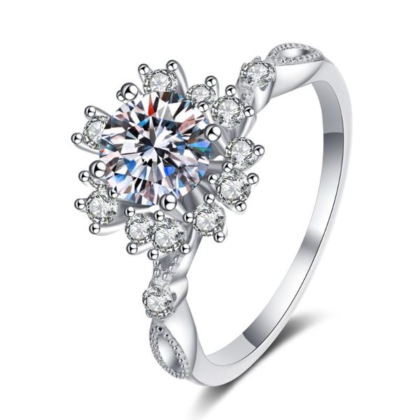 cluster rings moissanite ring 925 sterling silver passed diamond test excellent 0.5-1ct gem fortune flower fashion women ornament luxury, Golden;silver
cluster rings moissanite ring 925 sterling silver passed diamond test excellent 0.5-1ct gem fortune flower fashion women ornament luxury, Golden;silver