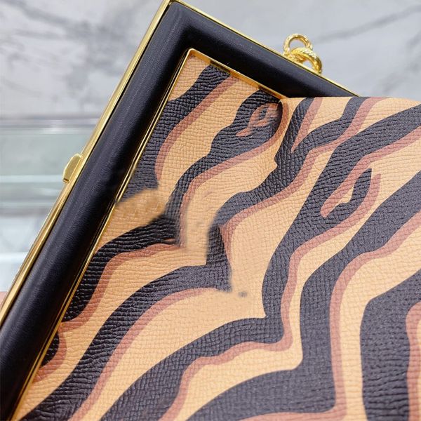 2022tiger pattern shoulder cross body bag wallet purse women leather crossbody sling bags tigers pouch clutch wallets ladies fas
2022tiger pattern shoulder cross body bag wallet purse women leather crossbody sling bags tigers pouch clutch wallets ladies fas