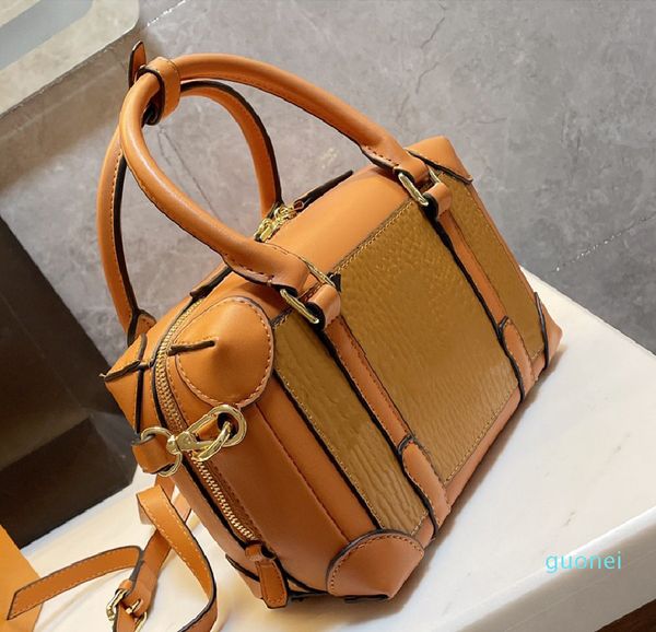 fashion women handbag designer letter printing style pillow bag tide lady straddle one shoulder dinner bags 2021
fashion women handbag designer letter printing style pillow bag tide lady straddle one shoulder dinner bags 2021