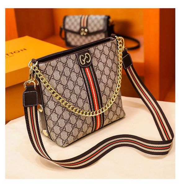 handbag chain bag versatile one shoulder messenger bag fashion printed bucket new
handbag chain bag versatile one shoulder messenger bag fashion printed bucket new