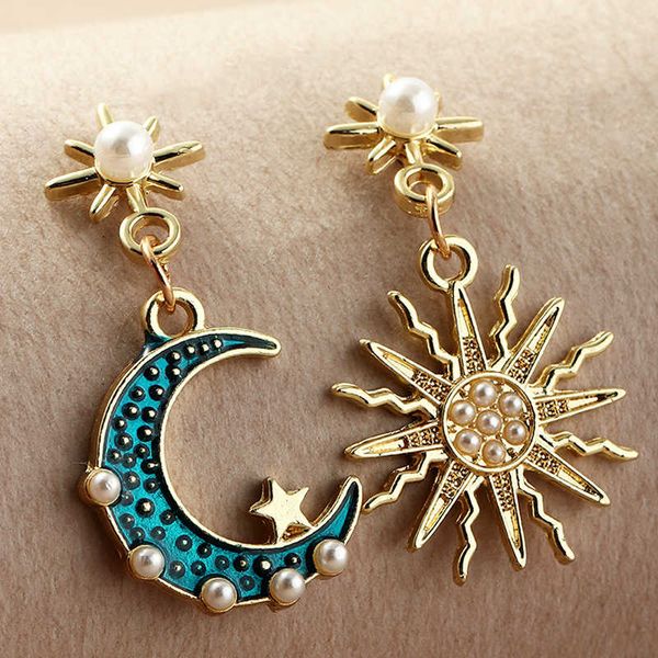 ez3309 fashion jewelry design sense alloy oil drop inlaid pearl asymmetric sun moon earrings, Silver
ez3309 fashion jewelry design sense alloy oil drop inlaid pearl asymmetric sun moon earrings, Silver