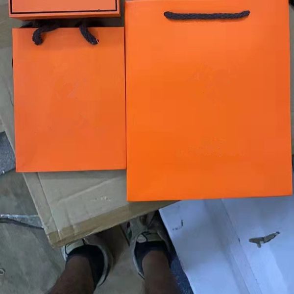 luxury orange fashion bangle bracelet leather box and tote bag packing jewelry box sets h025, Black;white
luxury orange fashion bangle bracelet leather box and tote bag packing jewelry box sets h025, Black;white