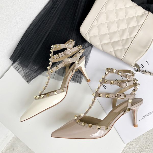 button sandal's thin heel 2021 spring and summer t-type strap high heels v home net red same rivet tip, Black
button sandal's thin heel 2021 spring and summer t-type strap high heels v home net red same rivet tip, Black