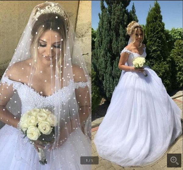 2021 new arrival white tulle a line wedding dress off the shoulder short sleeve lace appliques pearls bride dresses princess v neckline cors
2021 new arrival white tulle a line wedding dress off the shoulder short sleeve lace appliques pearls bride dresses princess v neckline cors