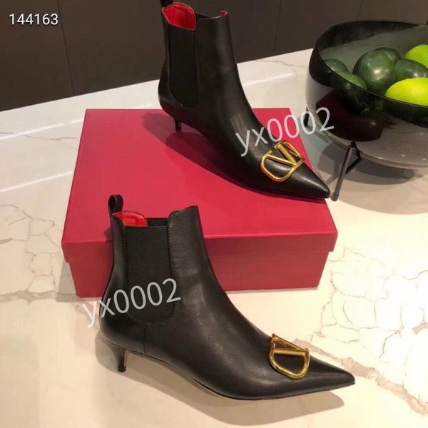 2021 chirstmas women heel snow valentinoes boots leather ankle boot chunky martin shoes print platform desert lace-up 3 colors 35-41 valenti, Black
2021 chirstmas women heel snow valentinoes boots leather ankle boot chunky martin shoes print platform desert lace-up 3 colors 35-41 valenti, Black