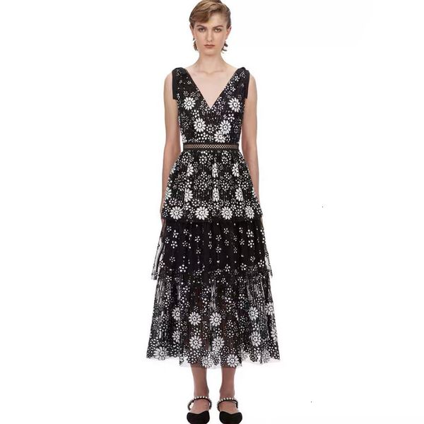 casual dresses runway sequins self portrait women collection v-neck bow shoulders female embroidery floral long dress 0dbb, Black;gray
casual dresses runway sequins self portrait women collection v-neck bow shoulders female embroidery floral long dress 0dbb, Black;gray