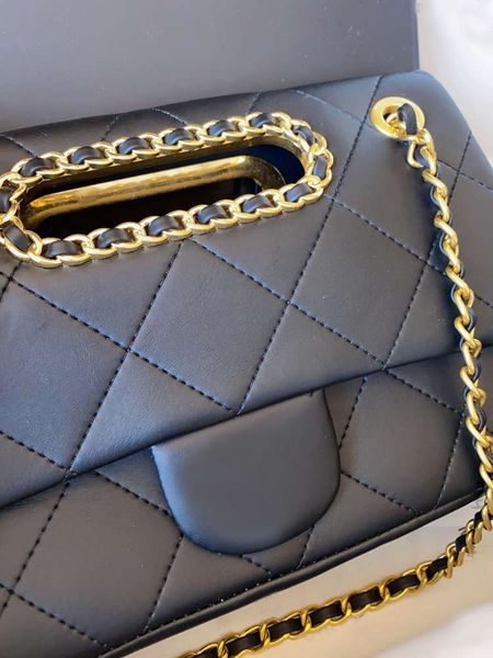 luxury bagbag new female 2020 inclined shoulder bag french small sweet wind chain package design 
luxury bagbag new female 2020 inclined shoulder bag french small sweet wind chain package design