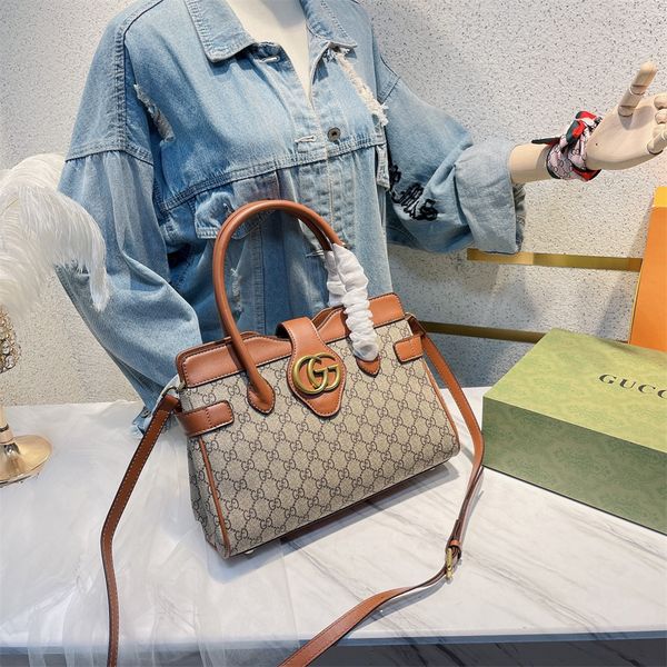 2021stylish women's shoulder bag unique lettering leather chest bag lady's tote vintage purse messenger bags crossbody
2021stylish women's shoulder bag unique lettering leather chest bag lady's tote vintage purse messenger bags crossbody