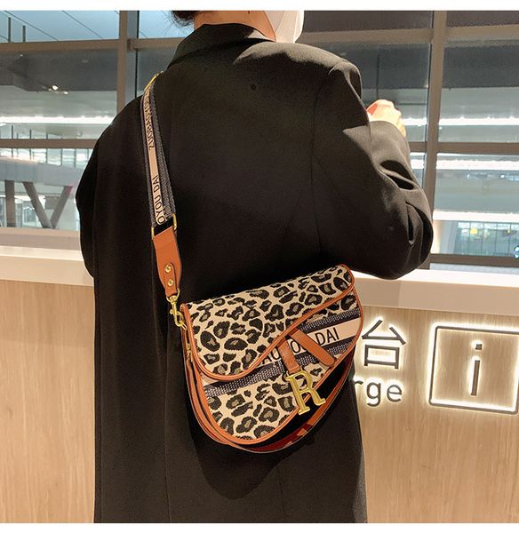 waterproof pu leather crossbody bags for women saddlebags casual concise wide strap shoulder bag
waterproof pu leather crossbody bags for women saddlebags casual concise wide strap shoulder bag