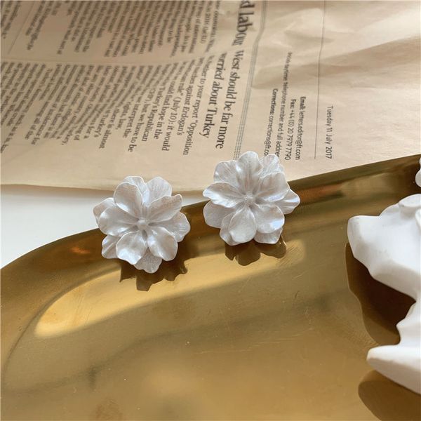 flower earrings lost a summer 2020 new popular firenet red french style suitable for summer white cold wind luxurys designers jewelry, Golden;silver
flower earrings lost a summer 2020 new popular firenet red french style suitable for summer white cold wind luxurys designers jewelry, Golden;silver