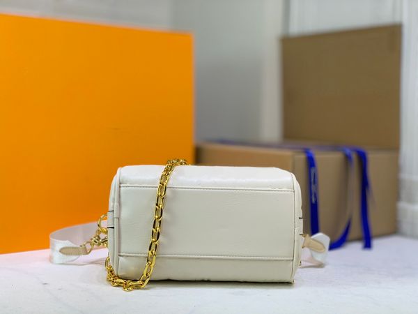 fashion luxurys designers bags spddey bandouiiere 22 tote women handbags monograms embossing shoulder bag m58631
fashion luxurys designers bags spddey bandouiiere 22 tote women handbags monograms embossing shoulder bag m58631