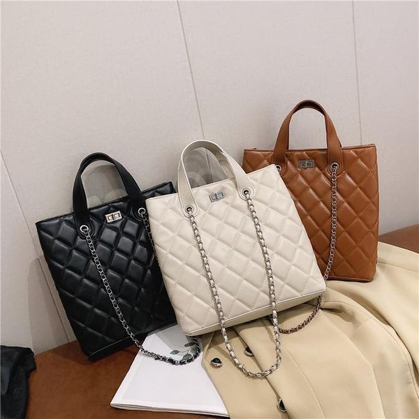 2021 spring new trendy handbag all-match one-shoulder messenger bag fashion lady large-capacity diamond chain bag
2021 spring new trendy handbag all-match one-shoulder messenger bag fashion lady large-capacity diamond chain bag
