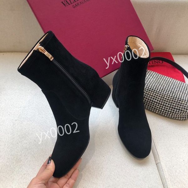 2021 brand luxury half high heel boots pointed toes mid-calf booties womens knight suede leather boots size 35-40, Black
2021 brand luxury half high heel boots pointed toes mid-calf booties womens knight suede leather boots size 35-40, Black