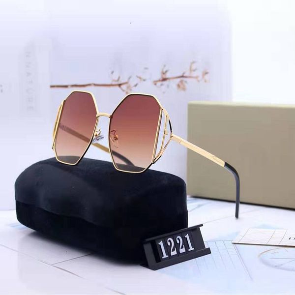 2021 summer new products retro fashion metal frame women polygon gradient color sunglasses uv400 9rnu, White;black
2021 summer new products retro fashion metal frame women polygon gradient color sunglasses uv400 9rnu, White;black