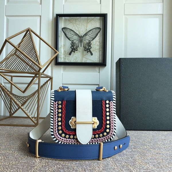 the original order used imported calfskin lbd074 imported denim loulou bag leather straps bronze decorative fittings interior slot pocket, Black
the original order used imported calfskin lbd074 imported denim loulou bag leather straps bronze decorative fittings interior slot pocket, Black