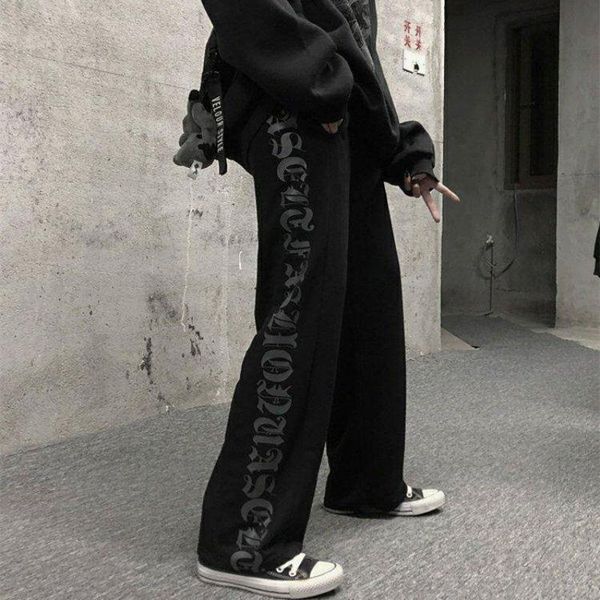 men's pants 2021 harajuku vintage men casual hip hop trousers gothic letter print streetwear black wide leg baggy man sweatpants
men's pants 2021 harajuku vintage men casual hip hop trousers gothic letter print streetwear black wide leg baggy man sweatpants