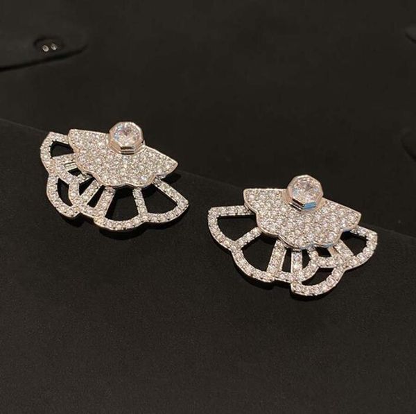 stud fan-shaped multi-wear detachable retro court earrings french romance small skirt luxury gorgeoues women rhinestone piercing, Golden;silver
stud fan-shaped multi-wear detachable retro court earrings french romance small skirt luxury gorgeoues women rhinestone piercing, Golden;silver