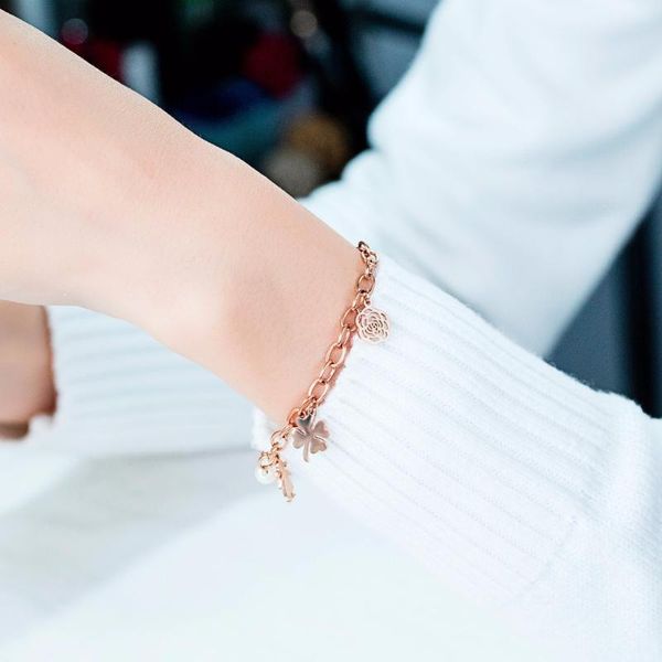 charm bracelets 2021 pearl bracelet women simple titanium steel rose gold color five-pointed star love 3-gs993, Golden;silver
charm bracelets 2021 pearl bracelet women simple titanium steel rose gold color five-pointed star love 3-gs993, Golden;silver