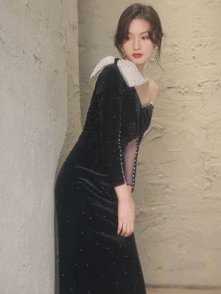 Dark Blue Velvet One Shoulder Floor Length Meimaid Dress Vintage Pearls Bowkont Long Sleeve Slim Formal Party Gown evening
Dark Blue Velvet One Shoulder Floor Length Meimaid Dress Vintage Pearls Bowkont Long Sleeve Slim Formal Party Gown evening