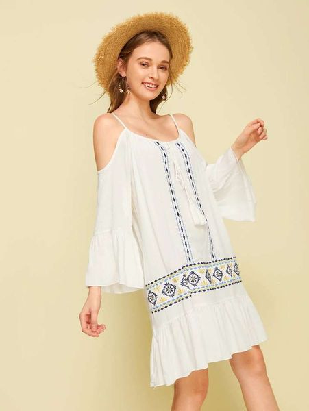 popular embroidery 2020 new women's off shoulder flared sleeve suspender dress hot, White;black
popular embroidery 2020 new women's off shoulder flared sleeve suspender dress hot, White;black