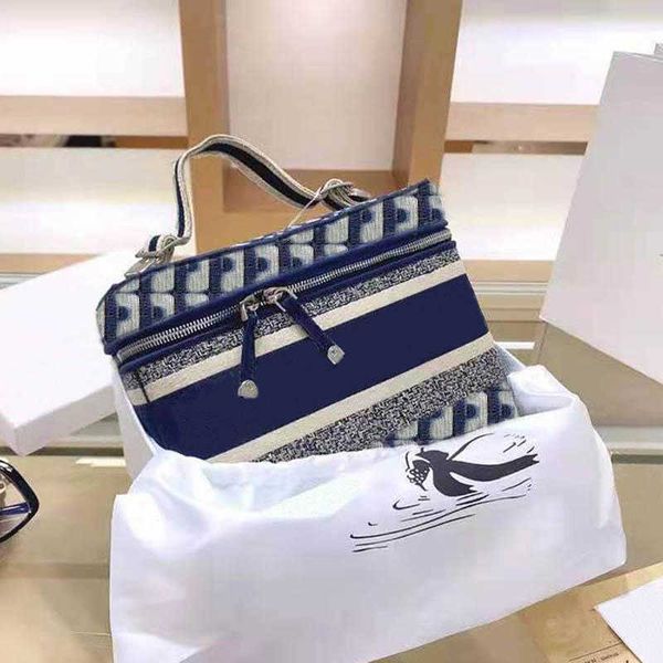 classic flower r luxury purse ladies 25cm cosmetic shoulder embroidered fabric fashion hand diagonal bag
classic flower r luxury purse ladies 25cm cosmetic shoulder embroidered fabric fashion hand diagonal bag
