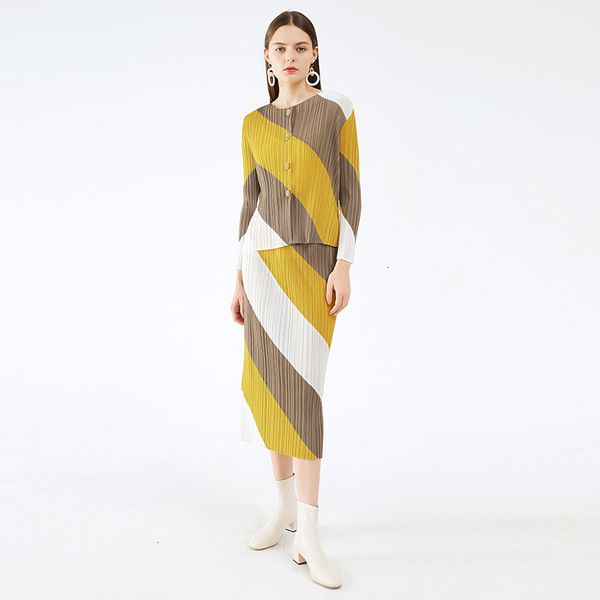 2021 new pleats women outfits pieces autumn winter korean fashion chic coat button long sleeve jacket skirt 13k3, White
2021 new pleats women outfits pieces autumn winter korean fashion chic coat button long sleeve jacket skirt 13k3, White
