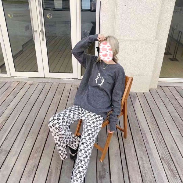 2021 autumn new fashion round neck casual loose thin temperament commuter long sleeved couple sweater, White;black
2021 autumn new fashion round neck casual loose thin temperament commuter long sleeved couple sweater, White;black