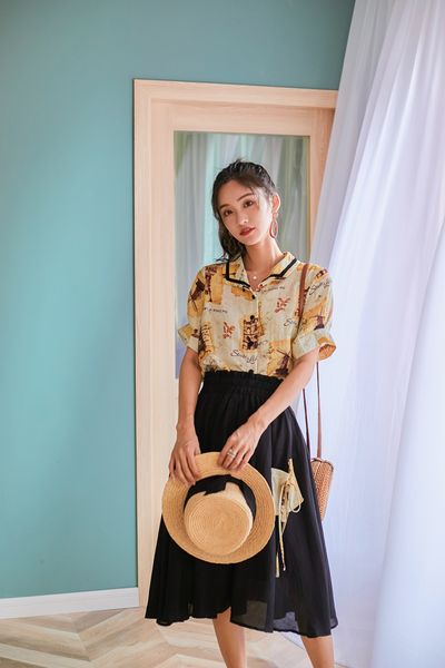 2021 summer print vintage blouse women short sleeve collared button up shirt designer fashion new blouses 5241, White
2021 summer print vintage blouse women short sleeve collared button up shirt designer fashion new blouses 5241, White